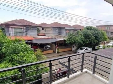 🏡 #Quick sale!! #Twin house, single house style Just connect the roof of the parking lot. #Natawadi Village, Bowina Town 🏡