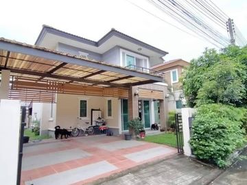 🏡 #Quick sale!! #Twin house, single house style Just connect the roof of the parking lot. #Natawadi Village, Bowina Town 🏡