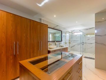 Modern, Luxurious, Brand New 6-Bedroom House For Sale at Multinational Village, Paranaque