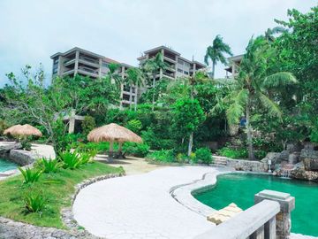 Three Bedrooms Beach Condo Unit in Coral Point