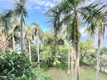 Three Bedrooms Beach Condo Unit in Coral Point
