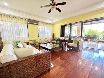 Three Bedrooms Beach Condo Unit in Coral Point