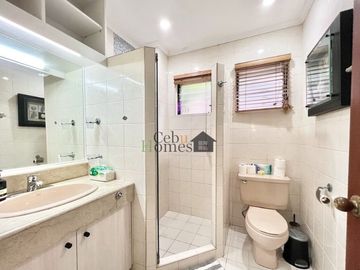 Three Bedrooms Beach Condo Unit in Coral Point