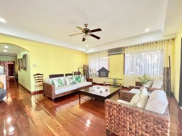 Three Bedrooms Beach Condo Unit in Coral Point