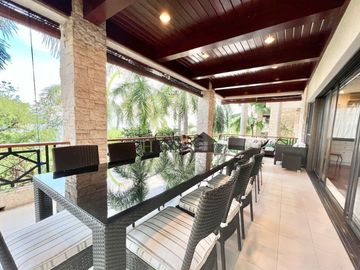 Three Bedrooms Beach Condo Unit in Coral Point