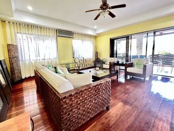 Three Bedrooms Beach Condo Unit in Coral Point
