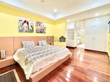 Three Bedrooms Beach Condo Unit in Coral Point