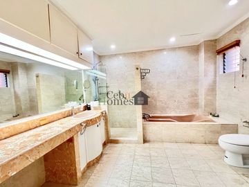 Three Bedrooms Beach Condo Unit in Coral Point