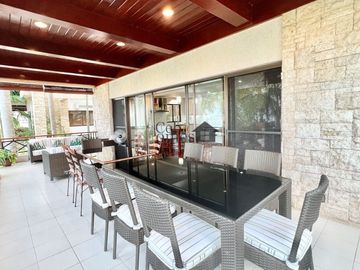 Three Bedrooms Beach Condo Unit in Coral Point