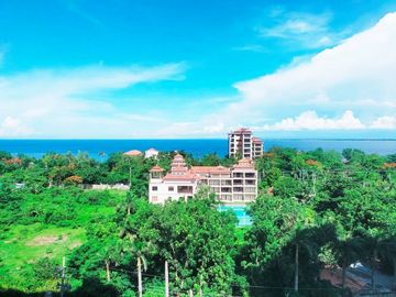 Three Bedrooms Beach Condo Unit in Coral Point