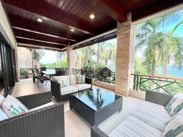 Three Bedrooms Beach Condo Unit in Coral Point