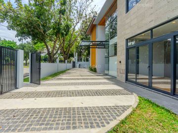 5BR HOUSE & LOT; MANILA SOUTHWOODS - CARMONA, CAVITE