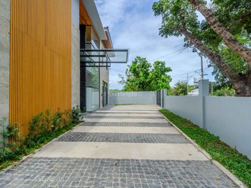 5BR HOUSE & LOT; MANILA SOUTHWOODS - CARMONA, CAVITE