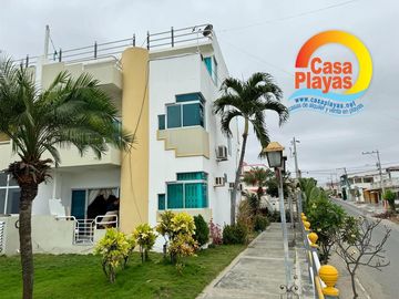 Departamento Frente Al Mar de Venta en Playas Villamil, Zona Central