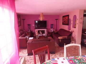 VENDO CASA 2 PLANTAS 4 RECAMARAS, EXCELENTE UBICACIONE, EN VILLA DE LAS FLORES