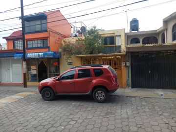 VENDO CASA 2 PLANTAS 4 RECAMARAS, EXCELENTE UBICACIONE, EN VILLA DE LAS FLORES