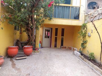 VENDO CASA 2 PLANTAS 4 RECAMARAS, EXCELENTE UBICACIONE, EN VILLA DE LAS FLORES