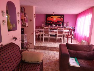 VENDO CASA 2 PLANTAS 4 RECAMARAS, EXCELENTE UBICACIONE, EN VILLA DE LAS FLORES