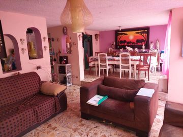 VENDO CASA 2 PLANTAS 4 RECAMARAS, EXCELENTE UBICACIONE, EN VILLA DE LAS FLORES