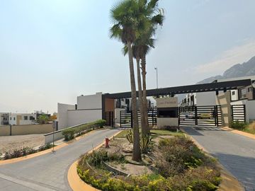 Aproveche Oportunidad de Remate Bancario en Valle del Sereno, Fracc. Las Nubes. Col. Real del  Valle Santa Catarina-Nuevo León