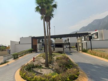 Aproveche Oportunidad de Remate Bancario en Valle del Sereno, Fracc. Las Nubes. Col. Real del  Valle Santa Catarina-Nuevo León