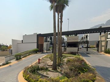 Aproveche Oportunidad de Remate Bancario en Valle del Sereno, Fracc. Las Nubes. Col. Real del  Valle Santa Catarina-Nuevo León