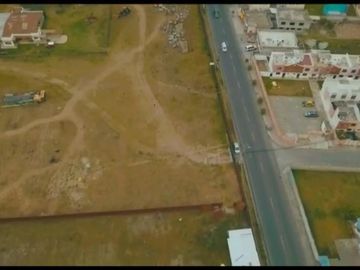 SE VENDE EN CALDERON AV PRINCIPAL 35.000 M2, CON MANATIAL DE AGUA