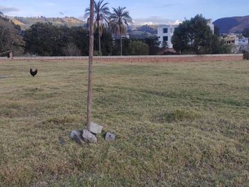 SE VENDE EN CALDERON AV PRINCIPAL 35.000 M2, CON MANATIAL DE AGUA