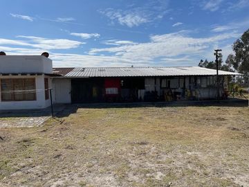 SE VENDE EN CALDERON AV PRINCIPAL 35.000 M2, CON MANATIAL DE AGUA