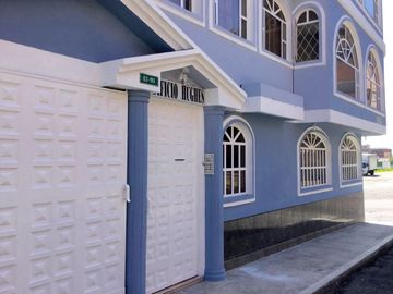 Edificio Hughes, Carcelén Alto, Quito