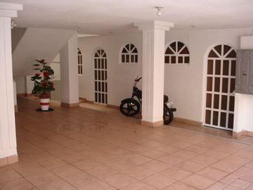 Edificio Hughes, Carcelén Alto, Quito