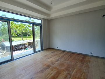 5 Bedroom House and Lot for Sale in Manila Southwoods Estate, Carmona, Cavite