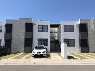 DEPARTAMENTO DUPLEX EN PLANTA ALTA DE 2 RECAMARAS 2 BAÑOS COCINA INTEGRAL CON REFRIGERADOR