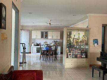 DIJUAL RUMAH USAHA DI JL.KARYA UTAMA GANDARIA UTARA JAKARTA SELATAN
