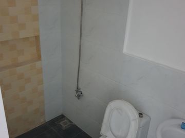 HOUSE AND LOT FOR SALE TRIPLEX LAS PINAS CITY near CITY HALL