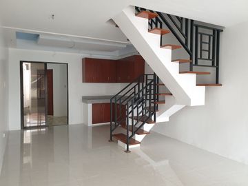 HOUSE AND LOT FOR SALE TRIPLEX LAS PINAS CITY near CITY HALL