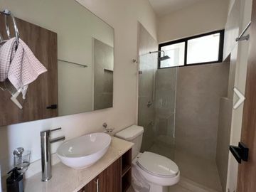 Casa en venta, tipo Townhouse, en Mérida con cochera y piscina | M Dzityá-Puala