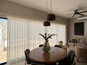 Casa en venta, tipo Townhouse, en Mérida con cochera y piscina | M Dzityá-Puala