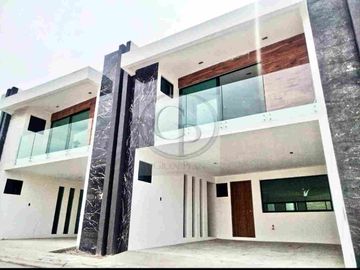 VENTA DE CASA EN LA RADIAL ZAPATA