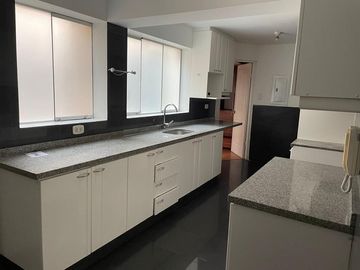 EN SANTIAGO DE SURCO - SE VENDE DEPARTAMENTO- CERCA A LA U DE LIMA
