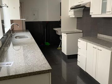 EN SANTIAGO DE SURCO - SE VENDE DEPARTAMENTO- CERCA A LA U DE LIMA