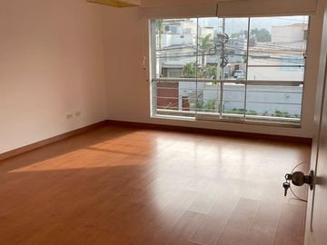 EN SANTIAGO DE SURCO - SE VENDE DEPARTAMENTO- CERCA A LA U DE LIMA
