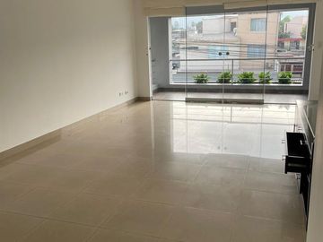 EN SANTIAGO DE SURCO - SE VENDE DEPARTAMENTO- CERCA A LA U DE LIMA