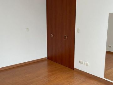 EN SANTIAGO DE SURCO - SE VENDE DEPARTAMENTO- CERCA A LA U DE LIMA