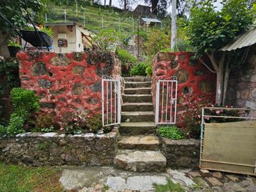 SE VENDE CASA EN MINERAL DEL CHICO, MUY CERCA DEL CENTRO COLINDA CON EL ARROYO