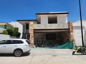 VENDO HERMOSA CASA FRACC. JARDINES DEL CAMPESTRE ENTREGA EN MARZO 2024 LLAMA !!!