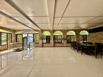 6-Bedroom Charming Vacation Home For Sale in Tali Beach, Nasugbu Batangas