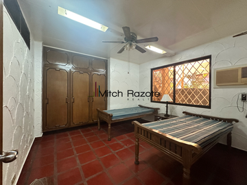 6-Bedroom Charming Vacation Home For Sale in Tali Beach, Nasugbu Batangas