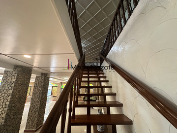 6-Bedroom Charming Vacation Home For Sale in Tali Beach, Nasugbu Batangas