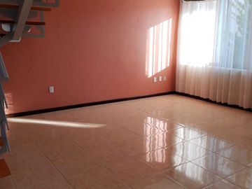 Venta de Casa en Esquina en Sendero de los Pinos – Espaciosa y Moderna